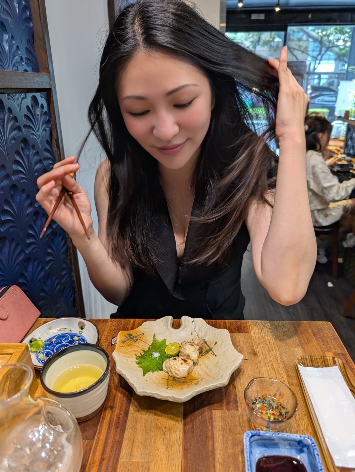 <img src="amanda-sung-author-bio.jpg" alt="Amanda Sung author of How to Break a Girl">